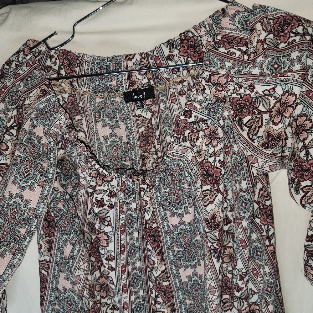 vivid...size XL color blouseflorida good condition